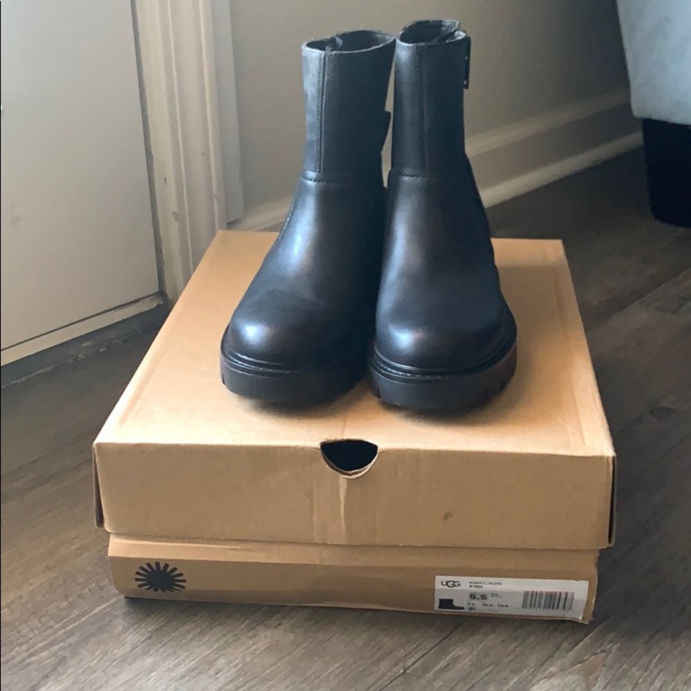 Ugg Black Women’s Polk Leather boot. Size 5.5